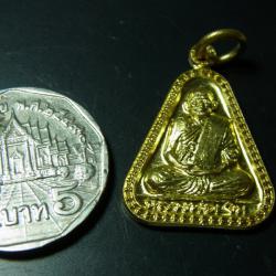 พระเครื่อง เหรียญจอบใหญ่ หลวงพ่อเงิน วัดบางคลาน เนื้อทองทิพย์ ปี 2551 สวยเดิม