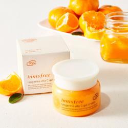 Innisfree Tangerine Vita C Gel Cream 50 ml. เจลครีมที่มีส่วนผสมของสารสกัดที่ได้จากน้ำคั้นสดจากผิวส้ม Tangerine และอนุพันธ์วิตามินซี ที่จะช่วยให้ผิวชุ่มชื้น มอบผิวใหม่ให้มีชีวิตชีวาขึ้นจากผิวที่สูญเสียน้ำ Citrus flavonoids อุดมไปด้วยสารอาหารอนุ