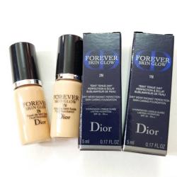 Dior Diorskin Forever Foundation Skin Glow ขนาดทดลอง 5 ml. รองพื้นสูตรติดทนนานสูงสุด 24 ขั่วโมง ให้ผิวหน้าองคุณโกลว์สวยโดยไม่ต้องเติมแต่งระหว่างวัน ช่วยลดเลือนรูขุมขนพร้อมปรับสีผิวให้สม่ำเสมอ ทำให้หน้าแลดูเปล่งประกาย โกลว์อย่างเป็นธร