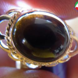 แหวนเงินหญิง เบอร์ 55 ครึ่ง แก้วโป่งข่ามชนิดแก้วปัทมราคสีทอง  สีดำเนื้อในสีทองเข้ม หายากสุดๆ