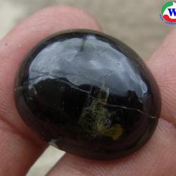 หินแก้วปัทมราคสีดำเนื้อในสีแดงปนเขียว เนื้อใส ลายหินชัด 36.45 กะรัต