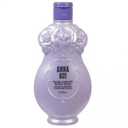 Anna Sui Rose Liquid Body Soap 250 ml. สบู่เหลวอาบน้ำ ทำให้การอาบนำ้ของคุณจะมีแต่ความสุข ด้วยกลิ่นหอมของกุหลาบบริสุทธิ์ เนื้อโฟมที่อุดมไปด้วยครีมจะช่วยให้ผิวเนียนนุ่มชุ่มชื่นไม่แห้งตึงเป็นสบู่เหลวสีม่วงที่ช่วยทำความสะอาดและให้ความชุ่มชื่นแก่ผิ