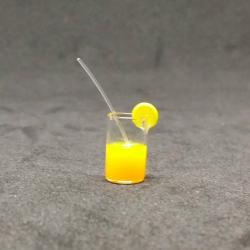 W001 - น้ำส้มคั้นแก้วจิ๋ว