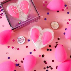 Beautyblender BBF Kit (Limited Edition) เซ็ทฟองน้ำสีชมพูฟรุ้งฟริ้งแต่งหน้ารุ่น original 2 ชิ้นในราคาสุดคุ้ม !!!! กล่องเก็บรูปหัวใจ แยกออกได้เป็น 2 ชิ้น ตัวช่วยในการเกลี่ยรองพื้น ไพรเมอร์ คอนซีลเลอร์ makeup base แป้ง บลัชเนื้อครีม ฯลฯ ได้อย่างม