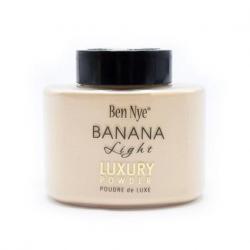 *พร้อมส่ง*Ben Nye Banana Light Luxury Powder ขนาดเล็ก 42g./1.5 oz. เฉดสีใหม่เหลืองนวลอ่อนๆ แป้งฝุ่นผสมรองพื้นสำหรับสาวเอเชียใช้ในการเซ็ตรองพื้นให้ติดทนนานยิ่งขึ้นผิวหน้าเรียบเนียนดูเป็นธรรมชาติหรือเลือกใช้เป็นไฮไลต์เพื่อให้ใบหน้าแลดูมีมิติมากยิ่งขึ้น
