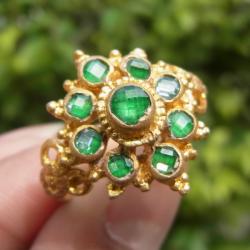 แหวนทองเหลืองลายโบราณ เบอร์ 57 ยกดอก พลอยบุดน้ำเพชรสีเขียว