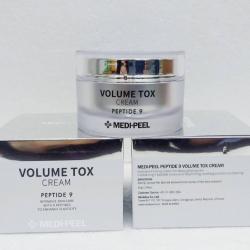 MEDI-PEEL Peptide 9 Volume Tox Cream 50 g. ครีมบำรุงผิว ครีมเรืองแสงวอเตอร์โกลว์ ปริมาณมอยซ์และยืดหยุ่นที่เติมเต็มความยืดหยุ่นของผิว ช่วยให้ผิวดูอ่อนเยาว์ โดยการสังเคราะห์และจับคอลลาเจนและอีลาสตินที่หลุดออกจากผิว มีส่วนผสมของเปปไทด์ 9 ชนิดช่วยเพิ่มปริมาณใ