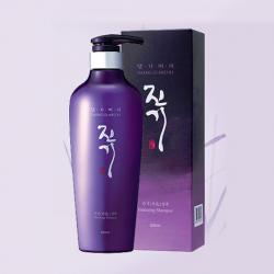 Daeng Gi Meo Ri Vitalizing Shampoo 500 ml. แดงจิโมริแชมพูสูตรพรีเมี่ยม ขายดีอันดับ 1 ในเกาหลี !! ให้ผมสวยมีวอลลุ่ม แข็งแรง เงางาม มีน้ำหนัก แก้ผมร่วง เร่งผมยาว ลดผมหงอก ลดอาการคันศีรษะ รังแค ที่สุดแห่งการบำรุงผม