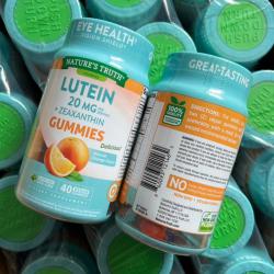 Nature's Truth Vitamins Lutein 20 mg. + Zeaxanthin Gummies Natural Orange 40 Vegan Gummies กัมมี่วิตามินลูทีน (Lutein) และซีแซนทีน (Zeaxanthin) บํารุงสายตา เป็นเจลลี่นุ่มๆรสส้ม อร่อยทานง่าย ช่วยป้องกันโรคจอประสาทตาเสื่อมตัวช่วยที่พร้อมดูแลดวงตาของคุณ