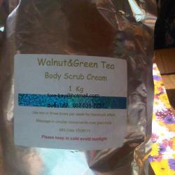 Walnut & Green Tea Body Cream Scrub : สครับขัดผิวเนื้อครีมผสมชาเขียว ในการต่อต้านอนุมูลอิสระ