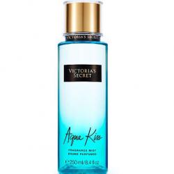 **พร้อมส่ง**Victoria's Secret Aqua Kiss Fragrance Mist 250 ml. สเปร์ยน้ำหอมที่ให้กลิ่นติดทนนาน 7-12 ชั่วโมง ตามอุณหภูมิร่างกาย และสภาพอากาศ กลิ่นหอมเย็นของดอกฟรีเซีย ผสมกับกลิ่นหอมสดชื่นของดอกเดซี่ เป็นกลิ่นหอมใหม่ ที่น่าลองมากๆคะ