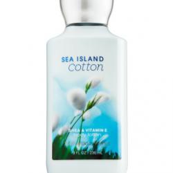 **พร้อมส่ง**Bath & Body Works Sea Island Cotton Shea & Vitamin E Body Lotion 236 ml. โลชั่นถนอมผิวกลิ่นหอมติดผิวกายนานตลอดวัน กลิ่นนี้จะมีความหอมสะอาดอ่อนๆ แบ้วๆ ใสๆ คล้ายกลิ่นแป้งเด็กค่ะใครได้กลิ่นก็อยากอยู่ใกล้ๆ