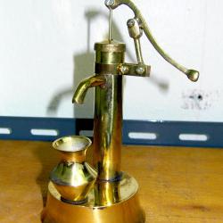 J030 ที่ปั๊มน้ำโบราณ งานทองเหลือง Antique water pump