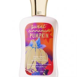 **พร้อมส่ง**Bath & Body Works Sweet Cinnamon Pumpkin Shea & Vitamin E Body Lotion 236 ml. โลชั่นบำรุงผิวสุดพิเศษ กลิ่นหอมของชินนามอน กับฟักทอง ผสมกันให้กลิ่นเหมือนกลิ่นแอปเปิ้ลผสมวนิลลาค่ะ หอมแบบนุ่มๆอบอวลกลิ่นวนิลลาค่ะ